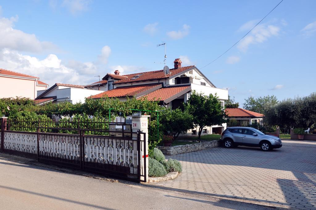 Franko Apartmani Замбратія Екстер'єр фото
